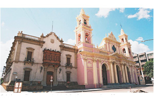 Chile: A long and narrow strip of land